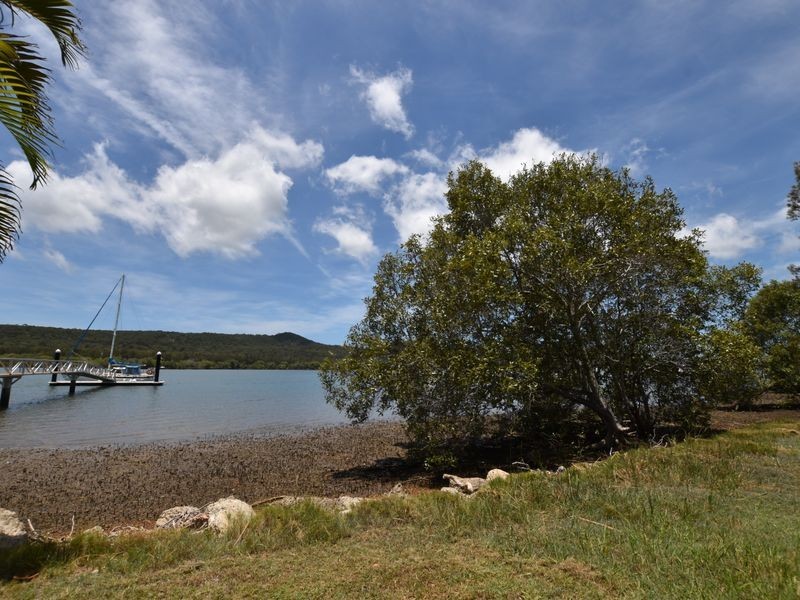77 Wahine Dve, Russell Island QLD 4184