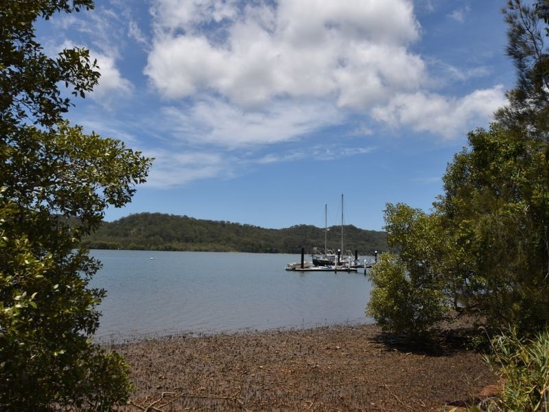 77 Wahine Dve, Russell Island QLD 4184