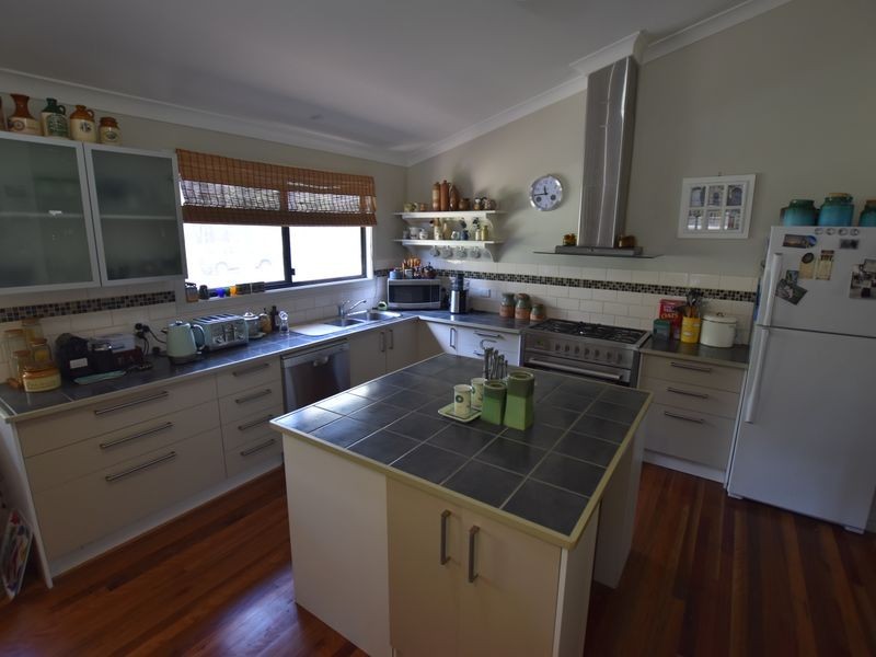 36 Darwallah Ave, Russell Island QLD 4184