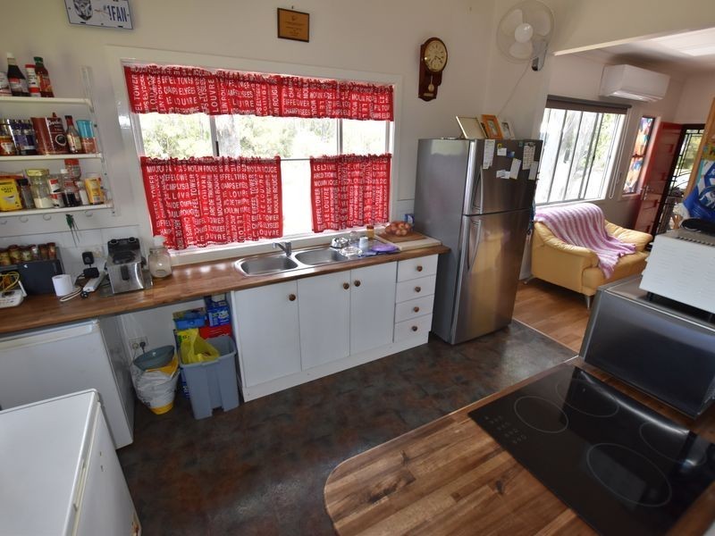27 Banksia St, Russell Island QLD 4184