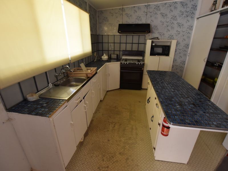 98 Crescent Dve, Russell Island QLD 4184