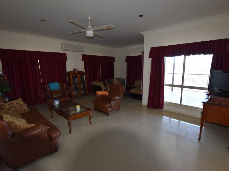 102 Crescent Drive,, Russell Island QLD 4184