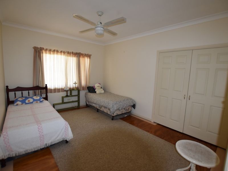 102 Crescent Drive,, Russell Island QLD 4184