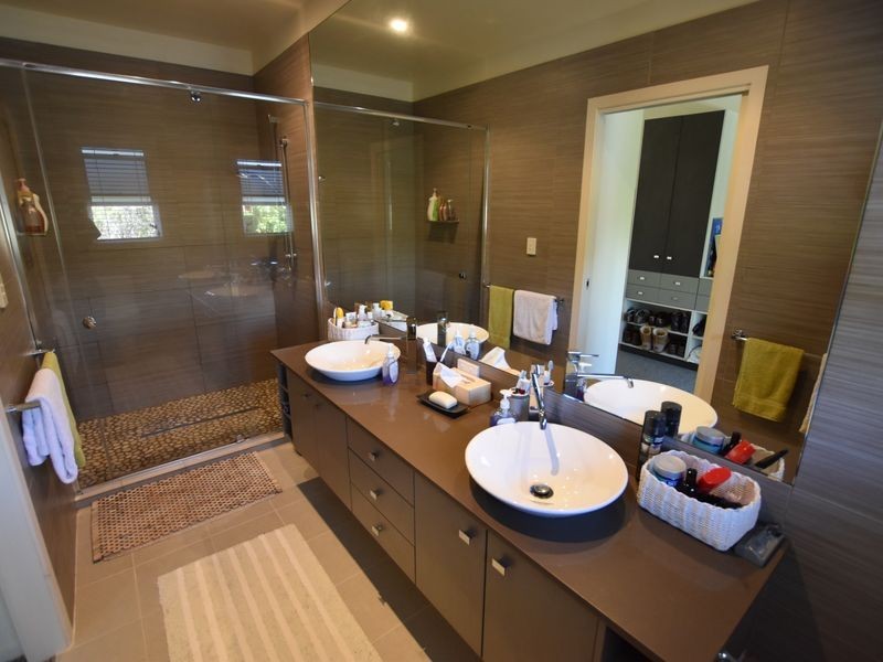 8 Alice St, Russell Island QLD 4184