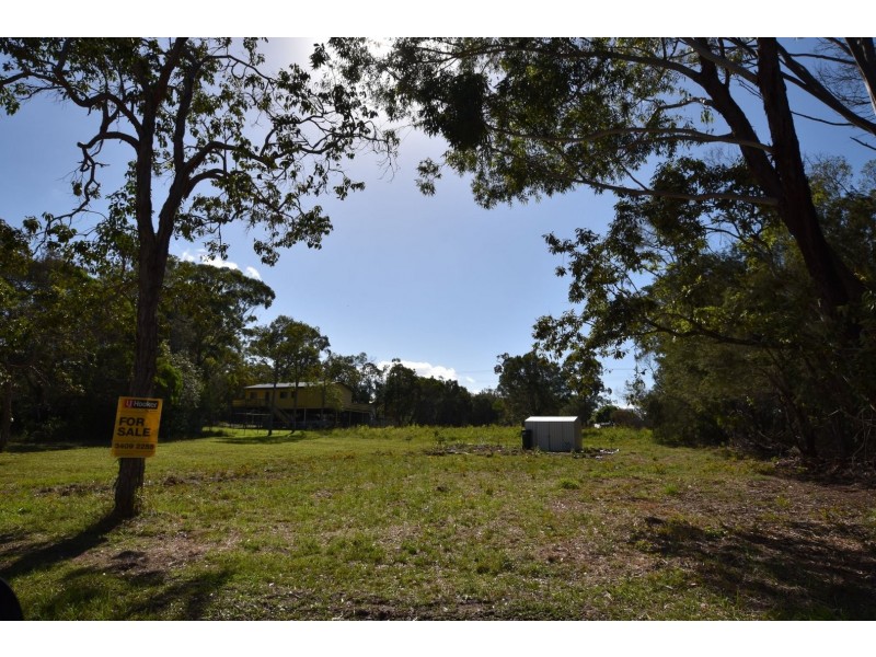 27 Saturn St, Russell Island QLD 4184