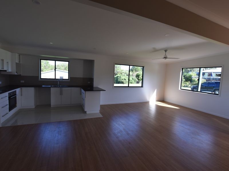 1 Elm St, Russell Island QLD 4184