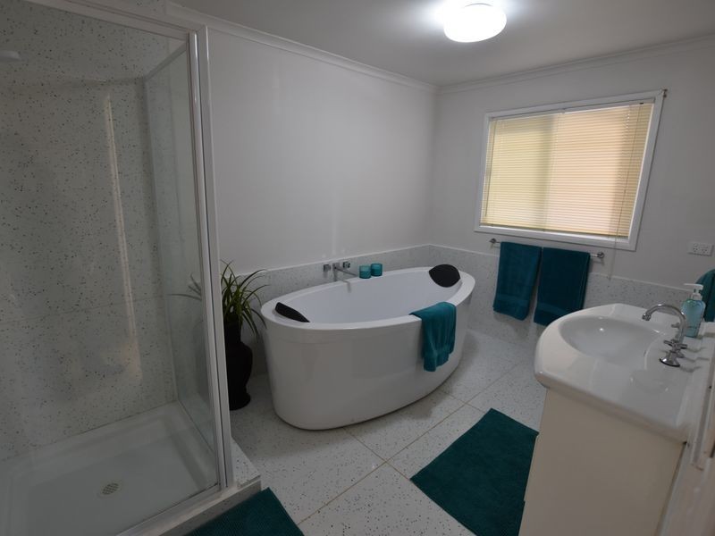 4 Pharlap Street, Russell Island QLD 4184