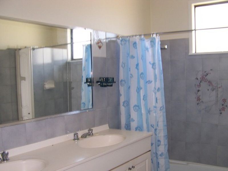 27 Zephyr St, Russell Island QLD 4184