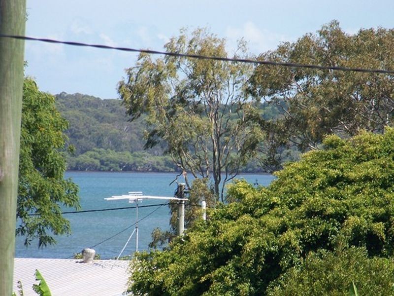 27 Zephyr St, Russell Island QLD 4184