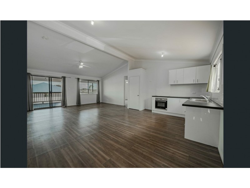 8 Hillview Parade, Russell Island QLD 4184