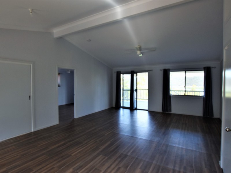 8 Hillview Parade, Russell Island QLD 4184