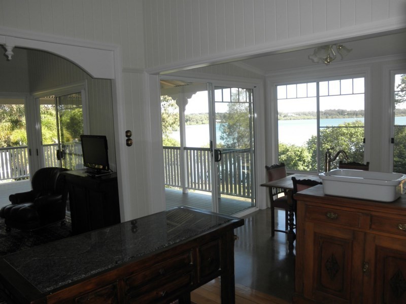 12 Thompson Esplanade, Russell Island QLD 4184