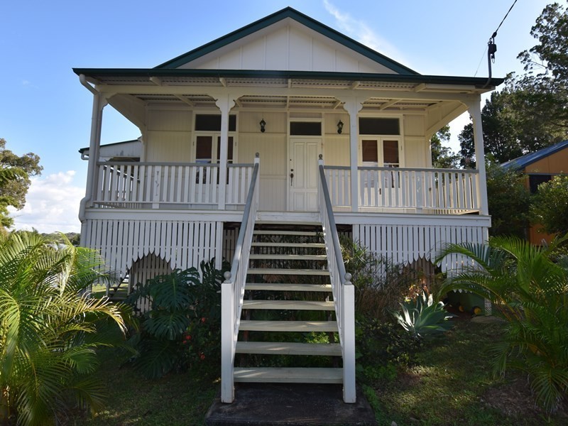 12 Thompson Esplanade, Russell Island QLD 4184