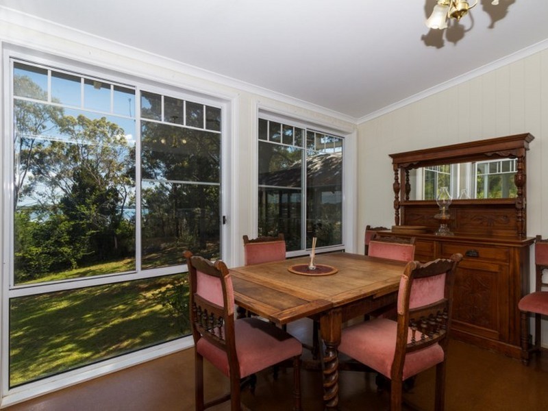 12 Thompson Esplanade, Russell Island QLD 4184