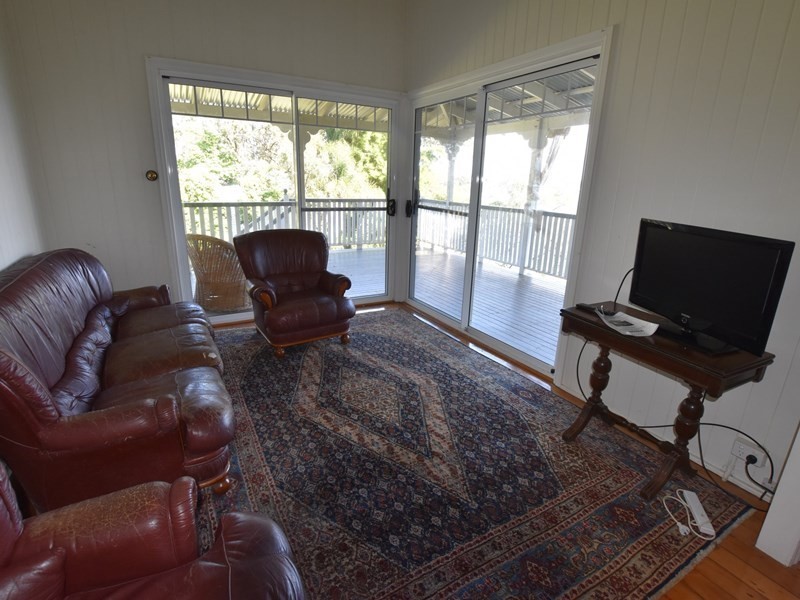 12 Thompson Esplanade, Russell Island QLD 4184