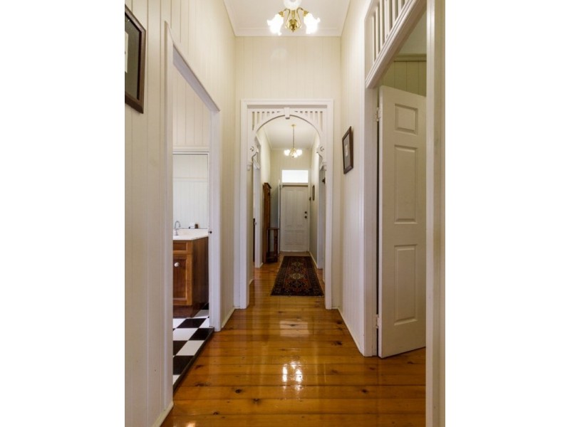 12 Thompson Esplanade, Russell Island QLD 4184