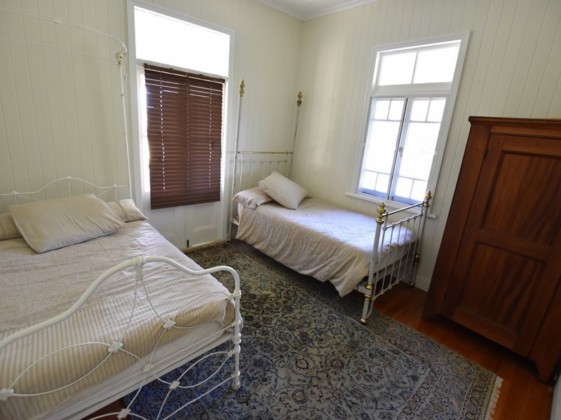 12 Thompson Esplanade, Russell Island QLD 4184