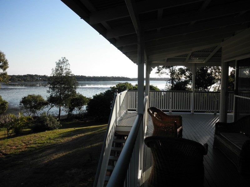 12 Thompson Esplanade, Russell Island QLD 4184