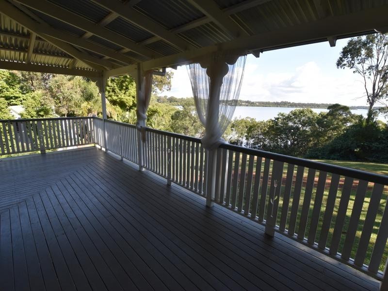 12 Thompson Esplanade, Russell Island QLD 4184