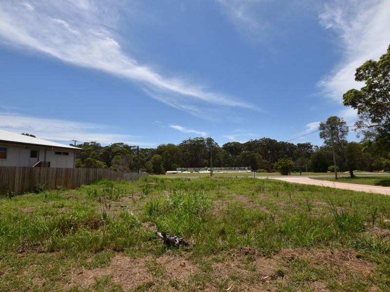 66 Jackson Rd, Russell Island QLD 4184