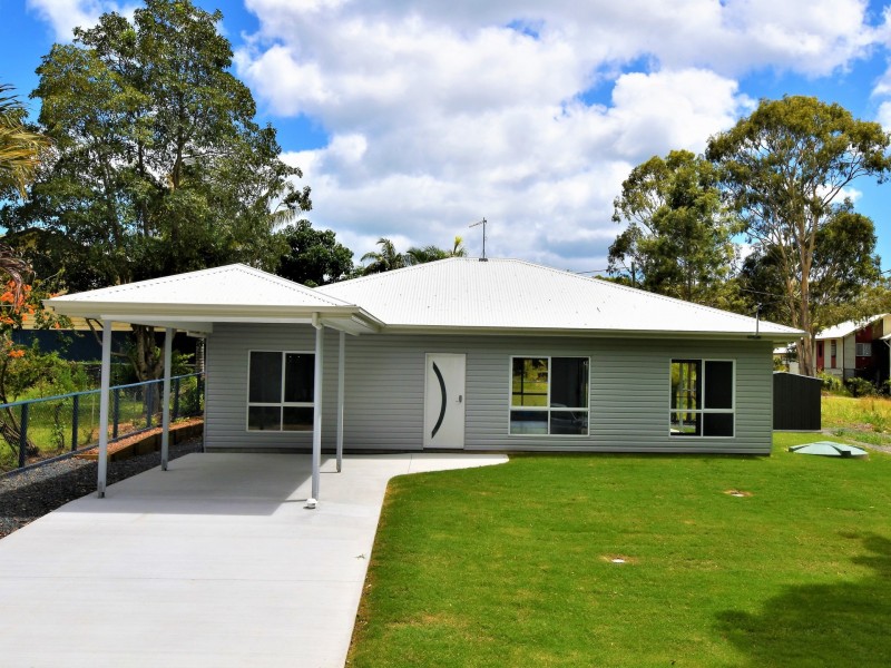 9 Callistemon, Russell Island QLD 4184