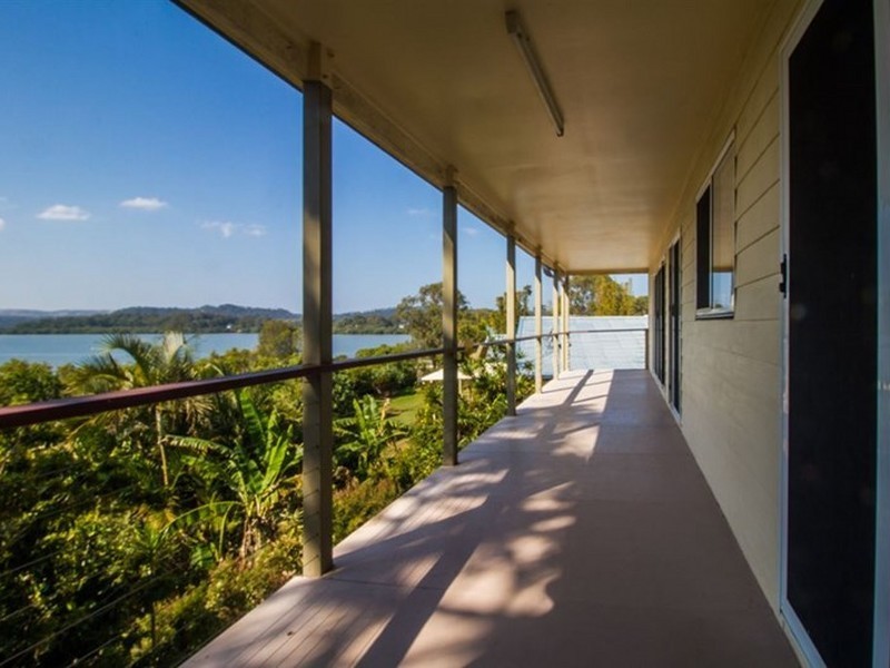 33 Bay Drive, Russell Island QLD 4184