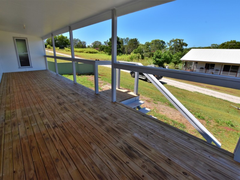 17 Roebuck Rd, Russell Island QLD 4184