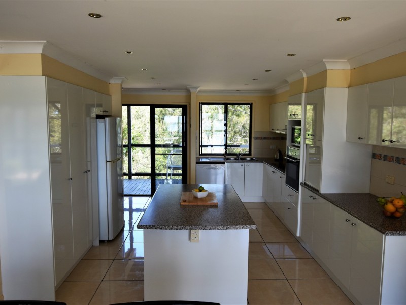 90-92 Crescent Dve, Russell Island QLD 4184