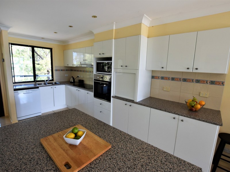 90-92 Crescent Dve, Russell Island QLD 4184