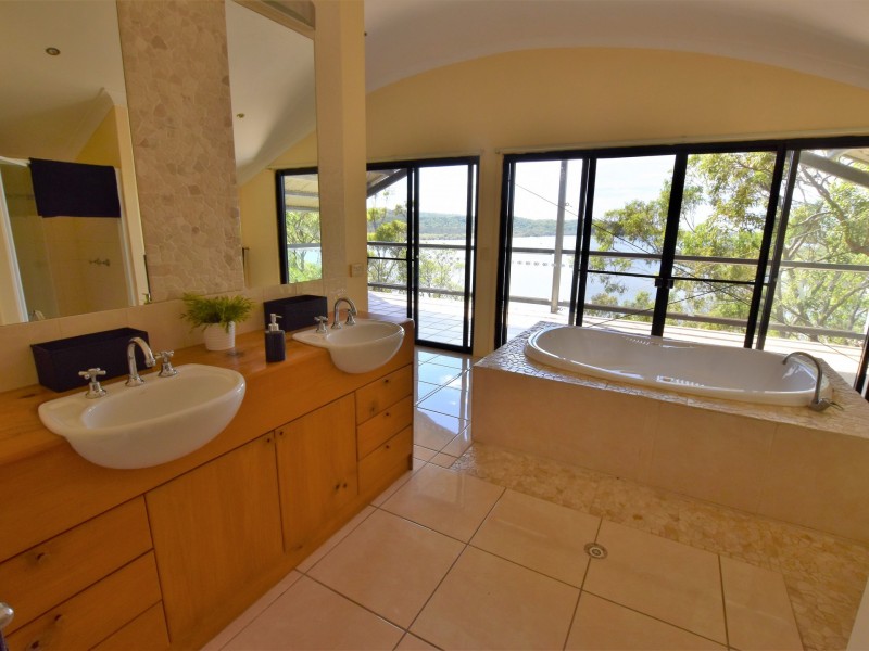 90-92 Crescent Dve, Russell Island QLD 4184
