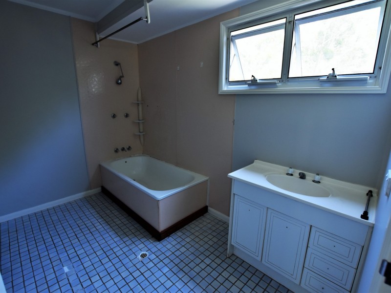 6 Parish St, Russell Island QLD 4184