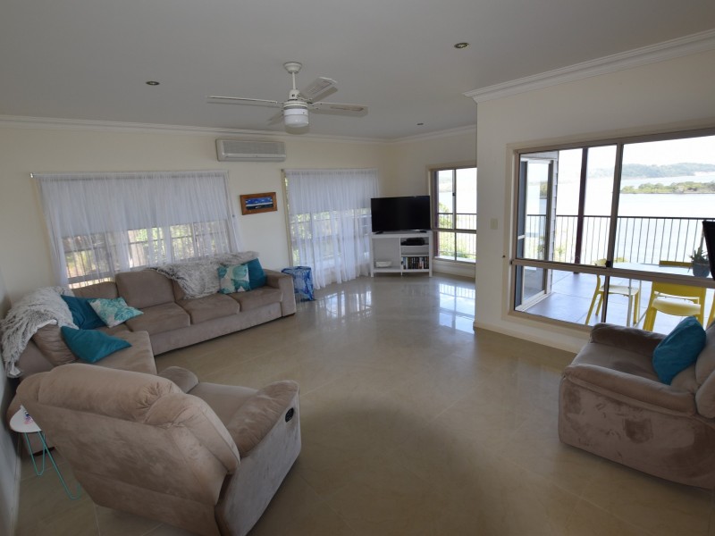 102 Crescent Drive, Russell Island QLD 4184