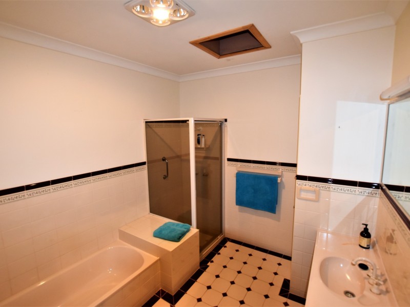 102 Crescent Drive, Russell Island QLD 4184