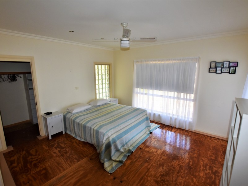 102 Crescent Drive, Russell Island QLD 4184