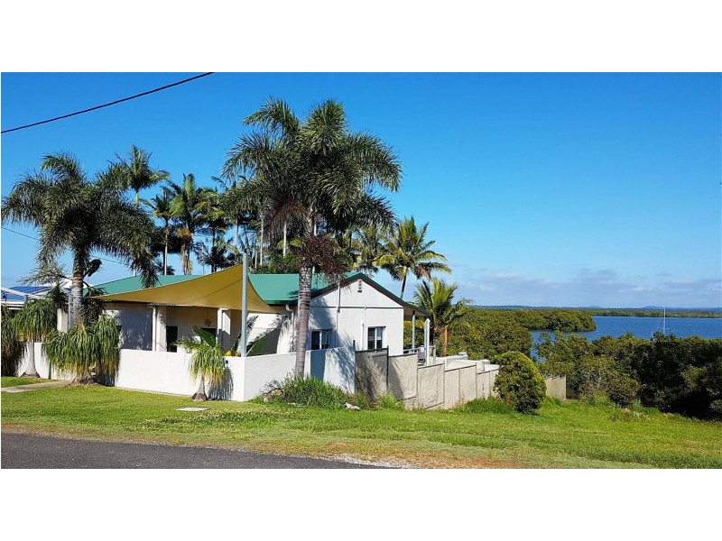 136 Palm Beach Road, Russell Island QLD 4184