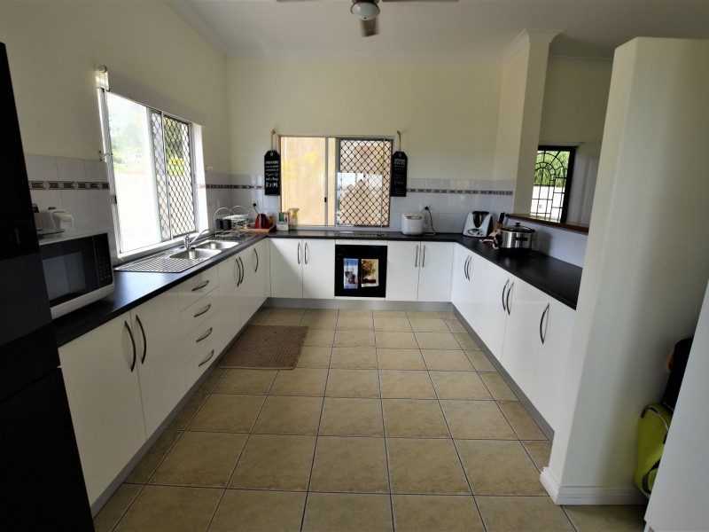 136 Palm Beach Road, Russell Island QLD 4184