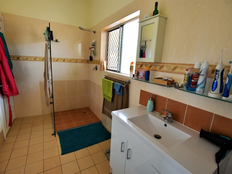 136 Palm Beach Road, Russell Island QLD 4184