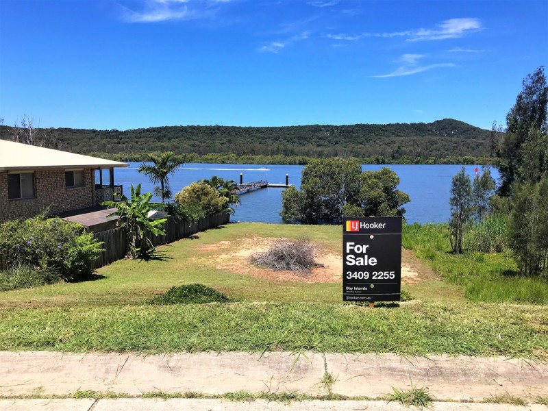 77 Wahine Drive, Russell Island QLD 4184