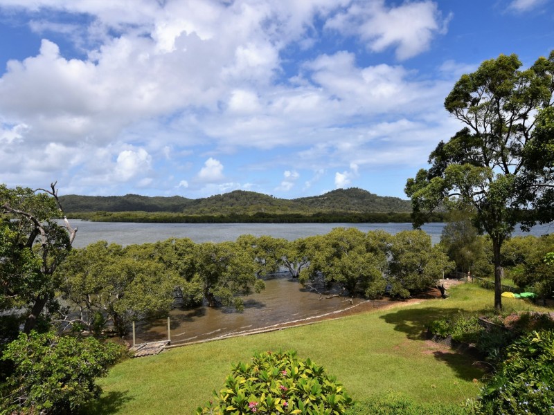 80-82 Oasis Dve, Russell Island QLD 4184