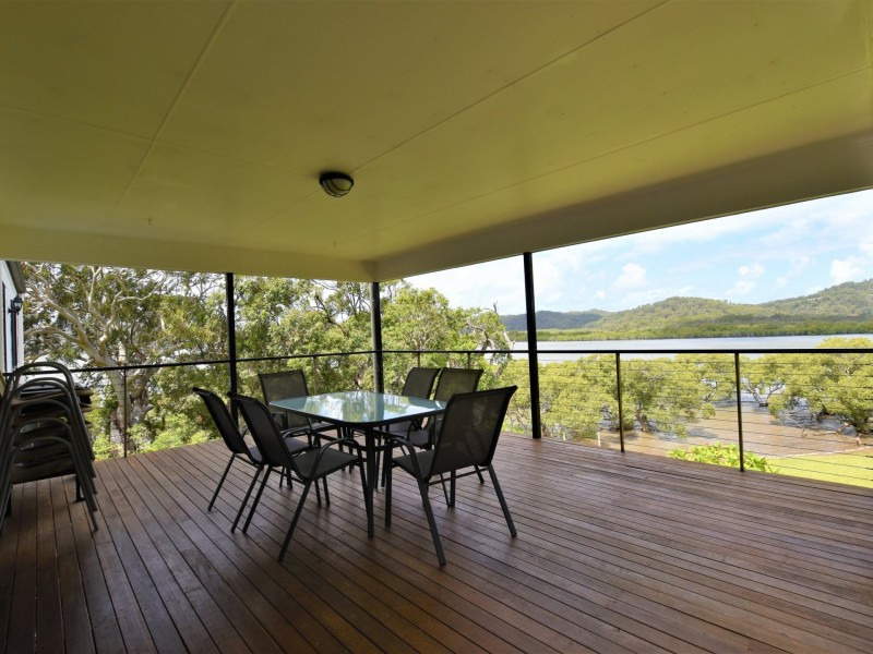 80-82 Oasis Dve, Russell Island QLD 4184