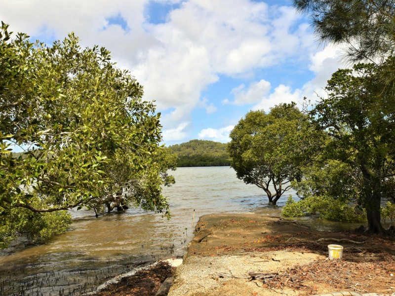 80-82 Oasis Dve, Russell Island QLD 4184