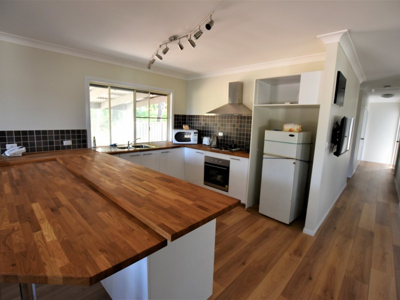 19 Meadstone Road, Russell Island QLD 4184