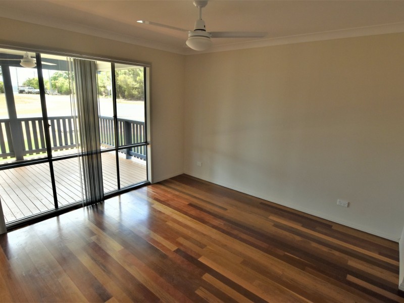 22 Tenanne Street, Russell Island QLD 4184