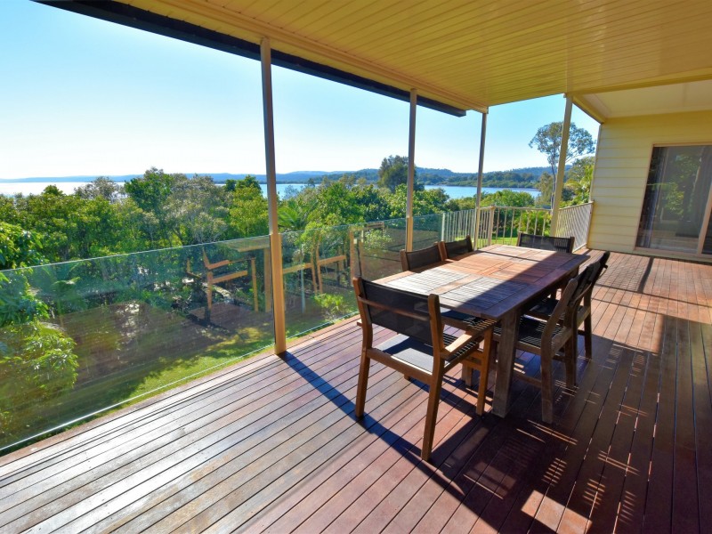 35 Bay Dve, Russell Island QLD 4184