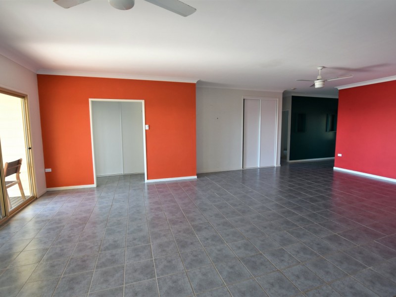 35 Bay Dve, Russell Island QLD 4184