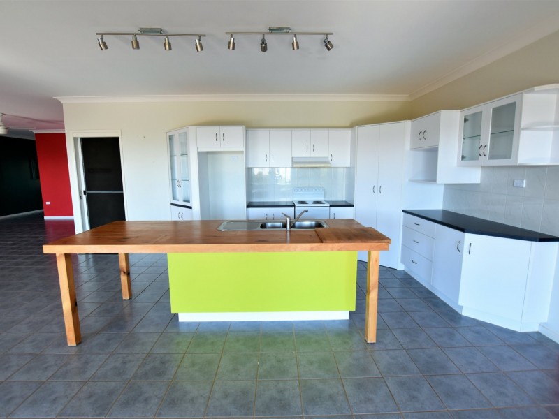 35 Bay Dve, Russell Island QLD 4184