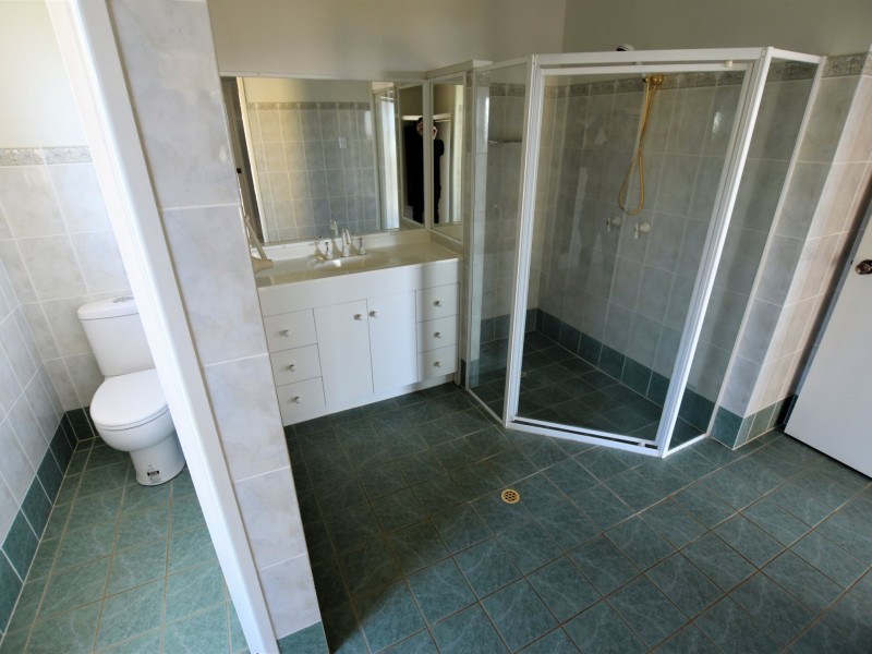 35 Bay Dve, Russell Island QLD 4184