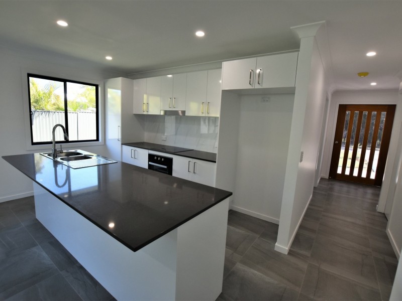 8 Tenanne St, Russell Island QLD 4184