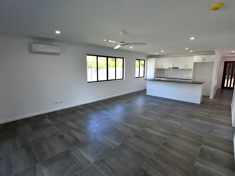 8 Tenanne St, Russell Island QLD 4184