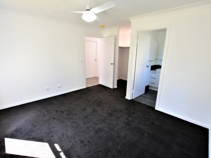 8 Tenanne St, Russell Island QLD 4184